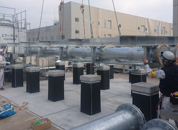 架台の設置作業